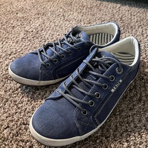 TAOS Star tennis shoes size 8 / 38